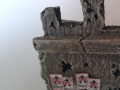 Die Ruine einer Häuserecke mit Standflächen im ersten Stock